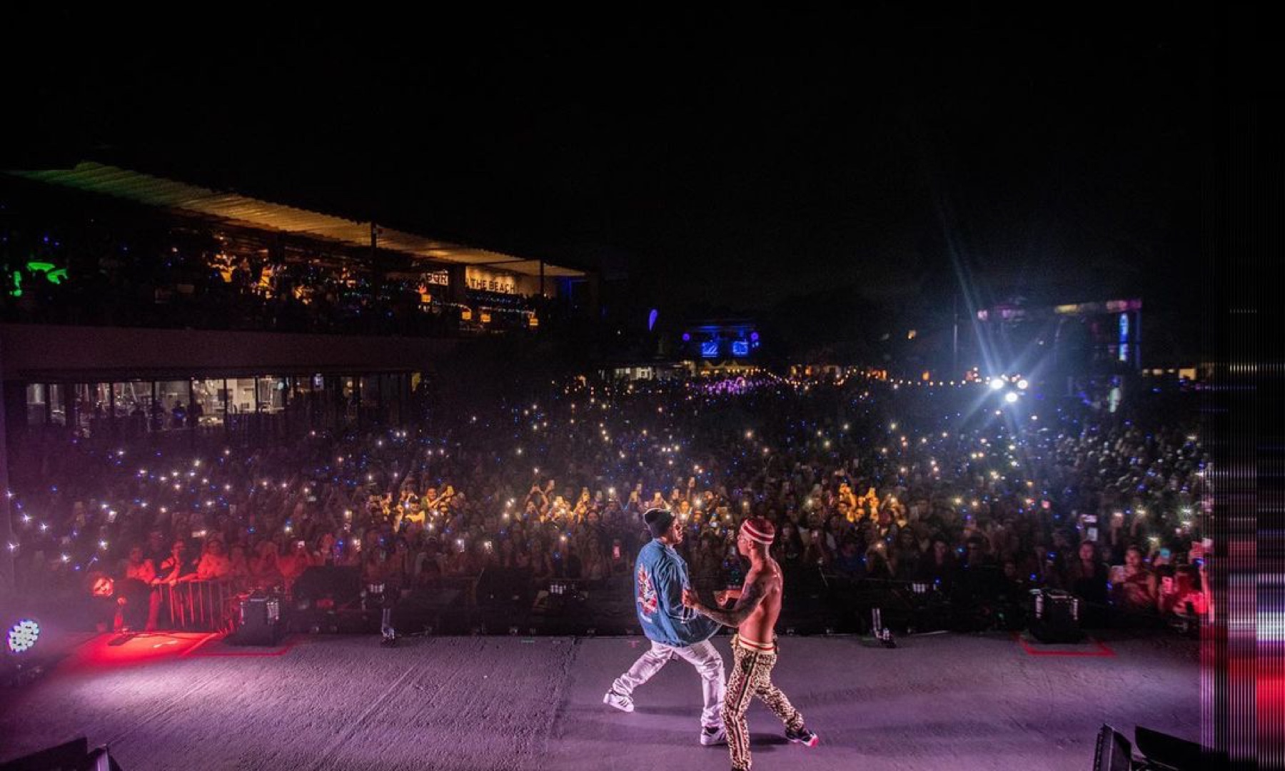 Lunay performing in front of a large Vivo Beach Club crowd